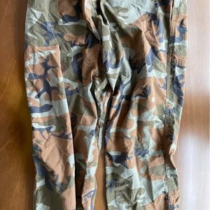 Patagonia men’s baggies pants. Size large. Camo print